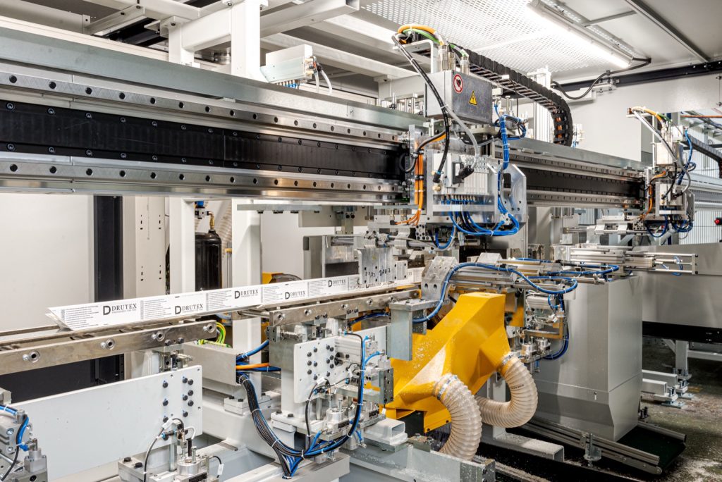 Drutex window profiles on a precision CNC machining line